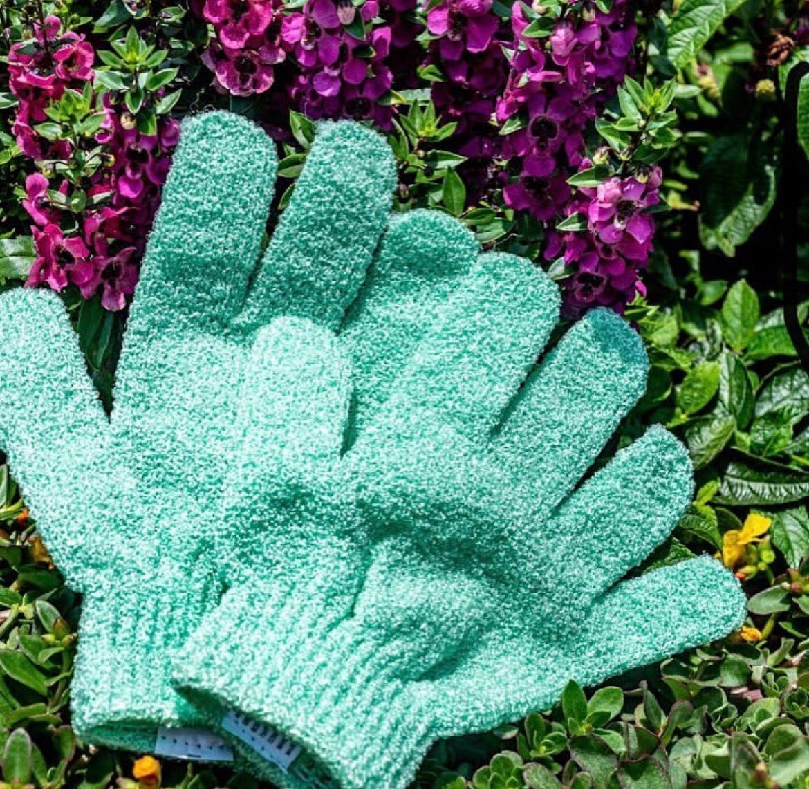 Exfoliating gloves